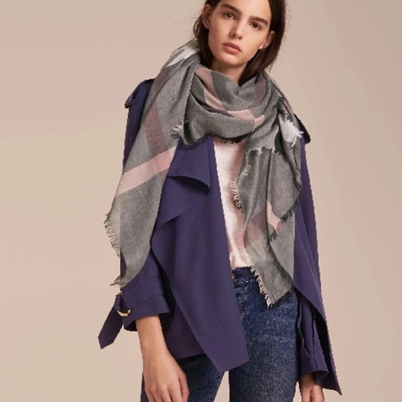 NWT Burberry relaxed mega check modal wool scarf in beautiful dark trenc… - Picture 2 of 9